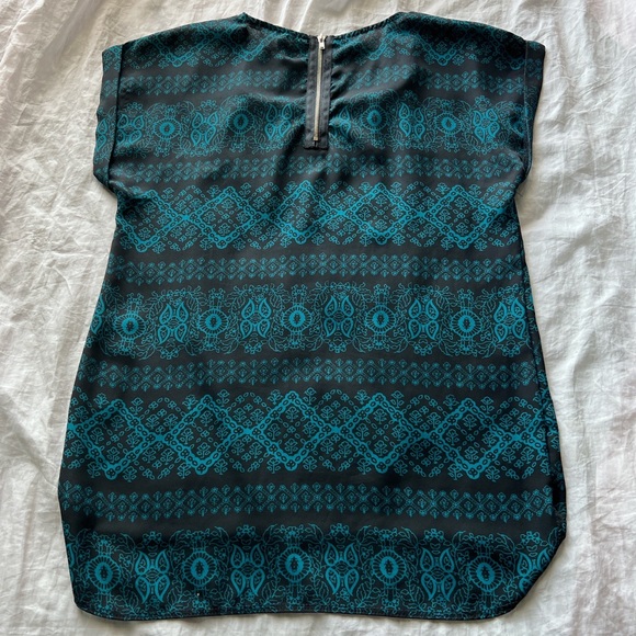 teal and black patterned blouse - Picture 2 of 3